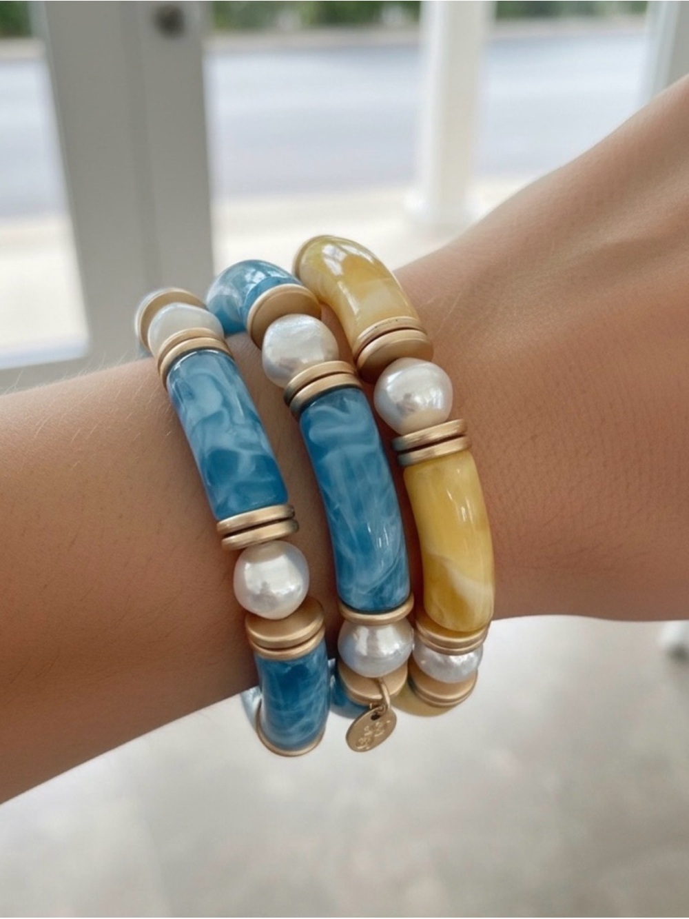 Plunder Multicolor Beaded Stretch Bracelet with Blue, Gold & Pearl Beads (v) - Picture 4 of 7
